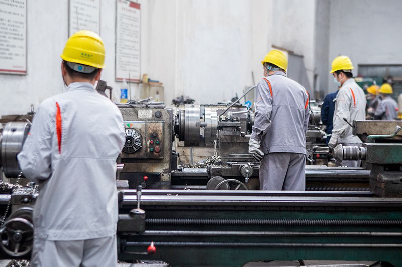 Trabalhando no torno mecânico