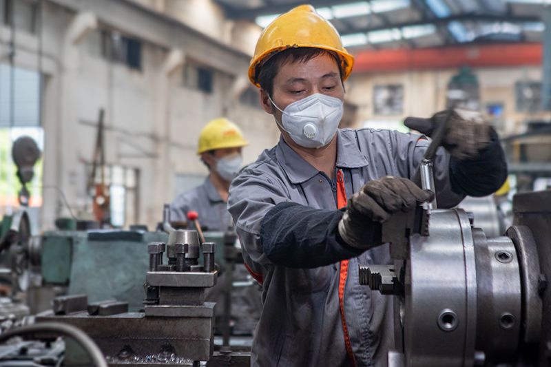 Trabalhando no torno mecânico