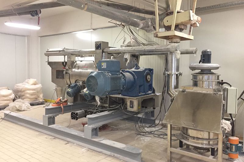 Empresa de alimentos grega: Misturador tipo arado com rotor retrátil