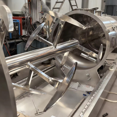 Entrega de um misturador tipo arado para um fabricante líder de alimentos na Jordânia